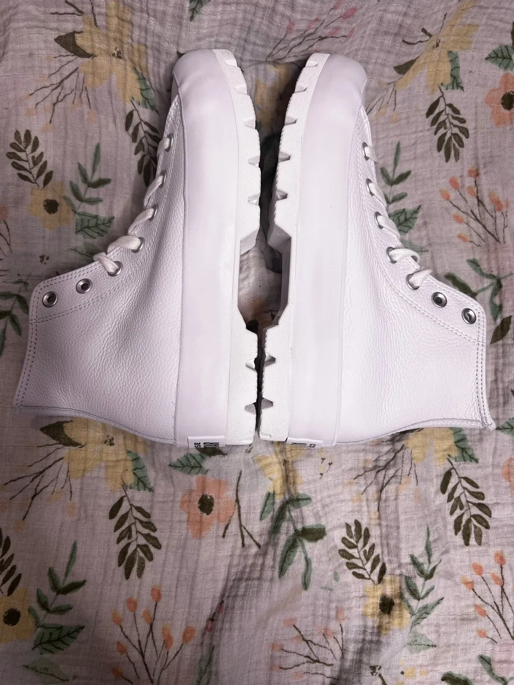 Converse CTAS Lugged Hi White Pebbled Leather High Top Platform Women’s Shoes